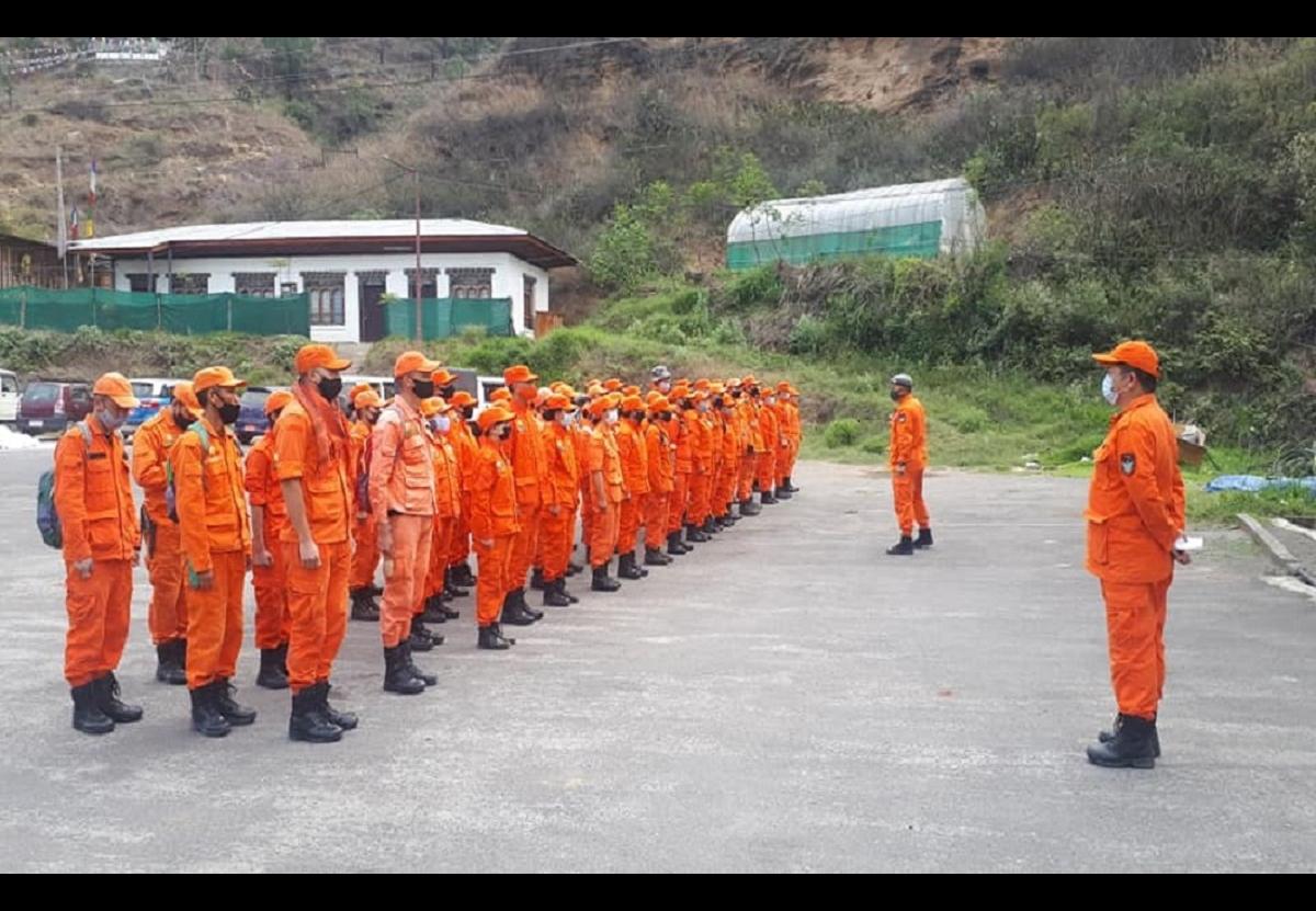 The Dzongkhag Administration and the Desuups of Wangdue Phodrang (DOWP) carried out one day cleaning campaign from Pelela to Rabuna along the East-West Primary National Highway today.................